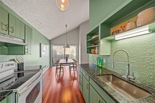 12212 W 79th Terrace, Lenexa, KS 66215