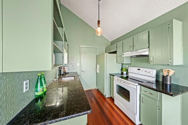 12212 W 79th Terrace, Lenexa, KS 66215