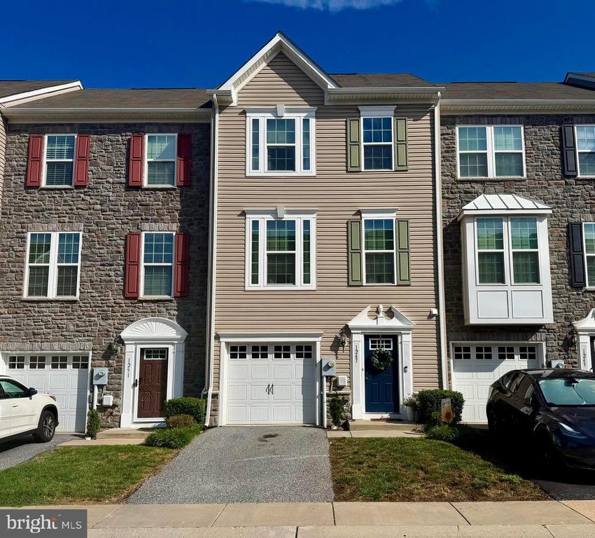 Image 1 of property listing at 1247 RANNOCH LN, York, PA 17403
