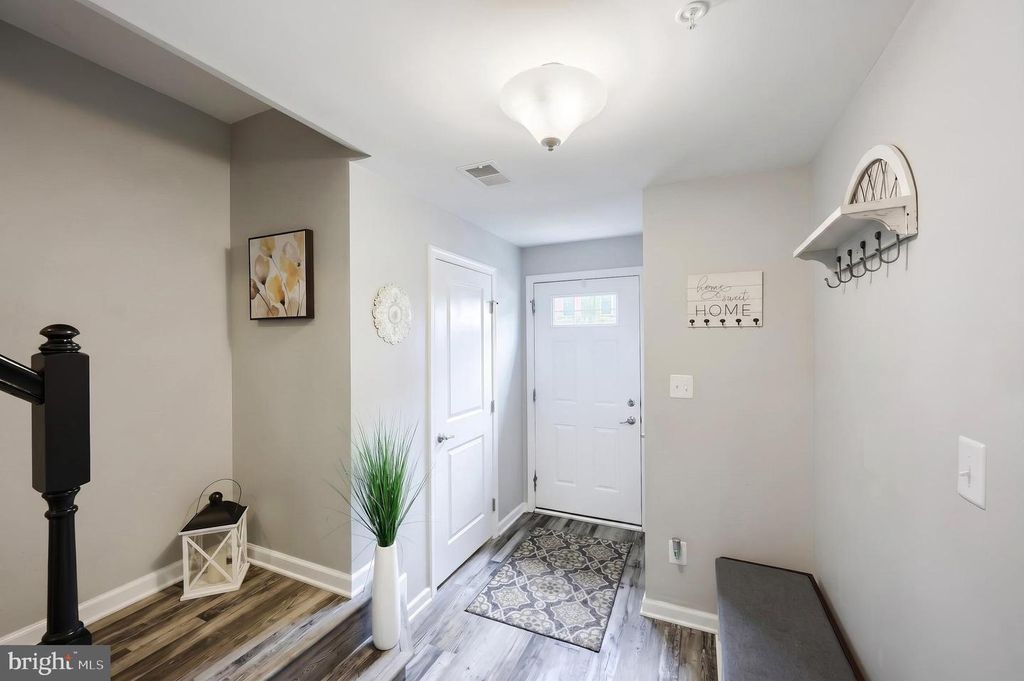 Image 11 of property listing at 1247 RANNOCH LN, York, PA 17403