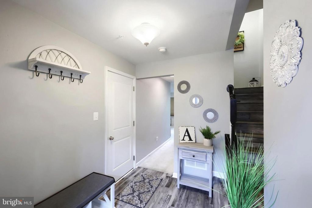 Image 12 of property listing at 1247 RANNOCH LN, York, PA 17403