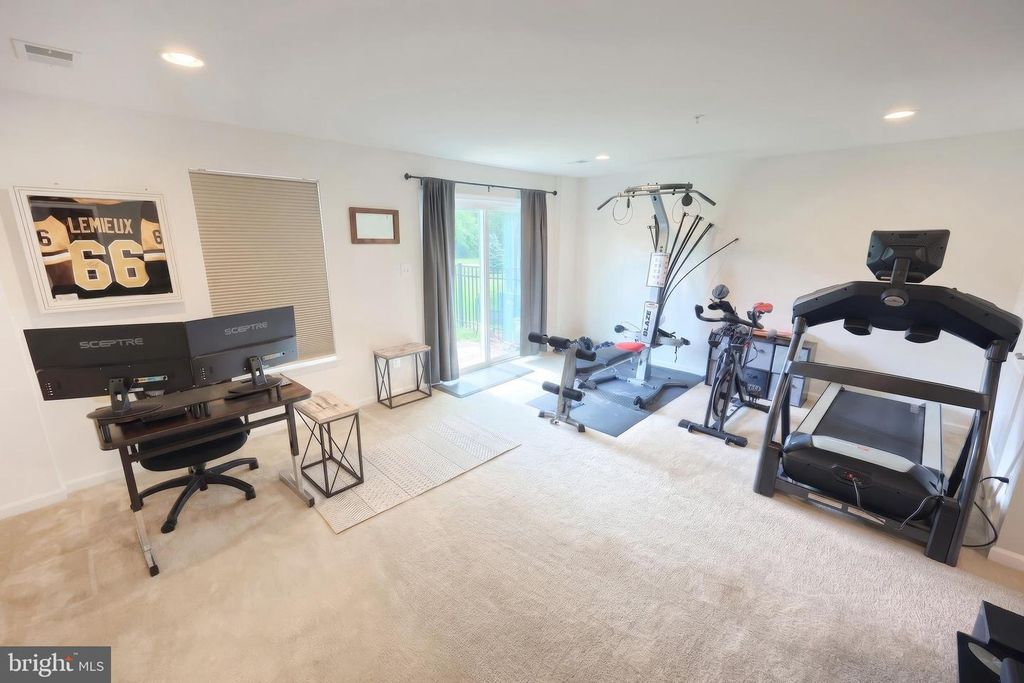 Image 13 of property listing at 1247 RANNOCH LN, York, PA 17403