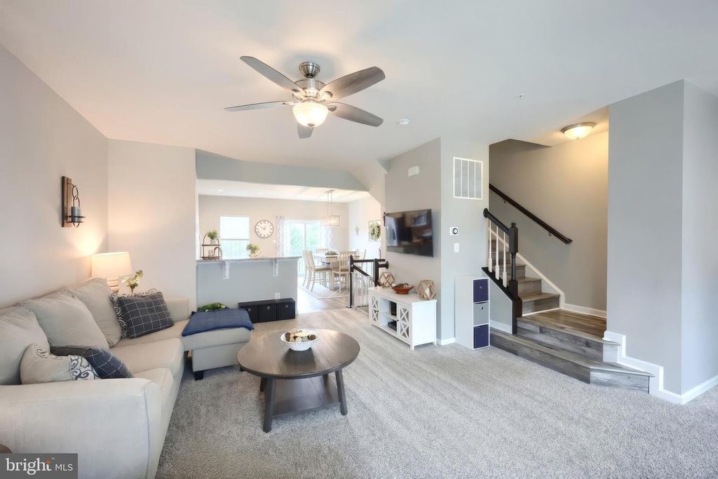 Image 19 of property listing at 1247 RANNOCH LN, York, PA 17403