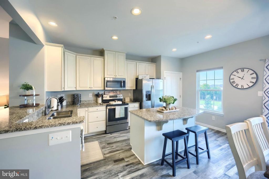 Image 22 of property listing at 1247 RANNOCH LN, York, PA 17403
