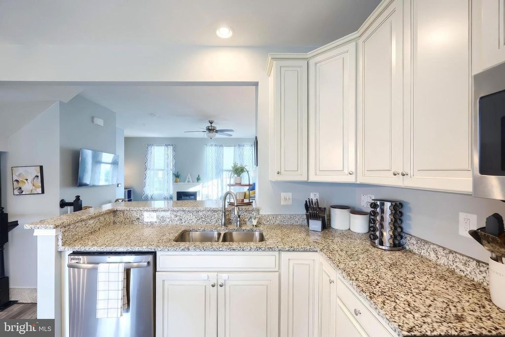 Image 24 of property listing at 1247 RANNOCH LN, York, PA 17403