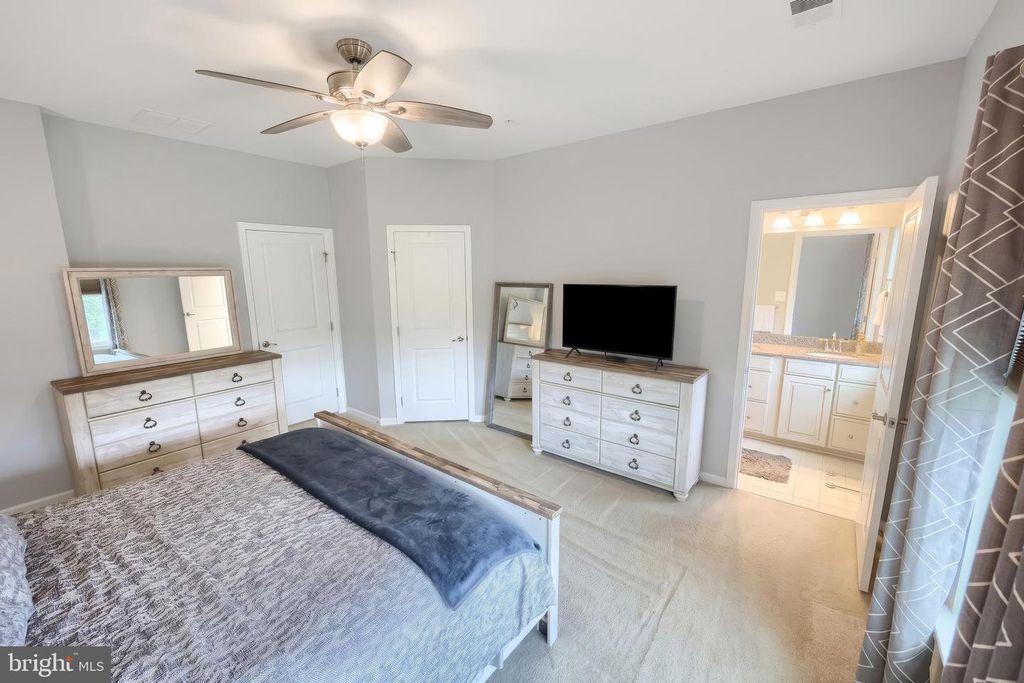 Image 29 of property listing at 1247 RANNOCH LN, York, PA 17403
