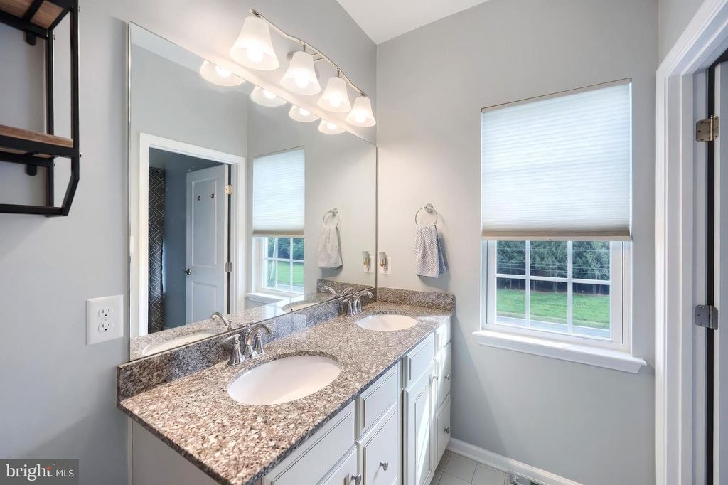 Image 31 of property listing at 1247 RANNOCH LN, York, PA 17403