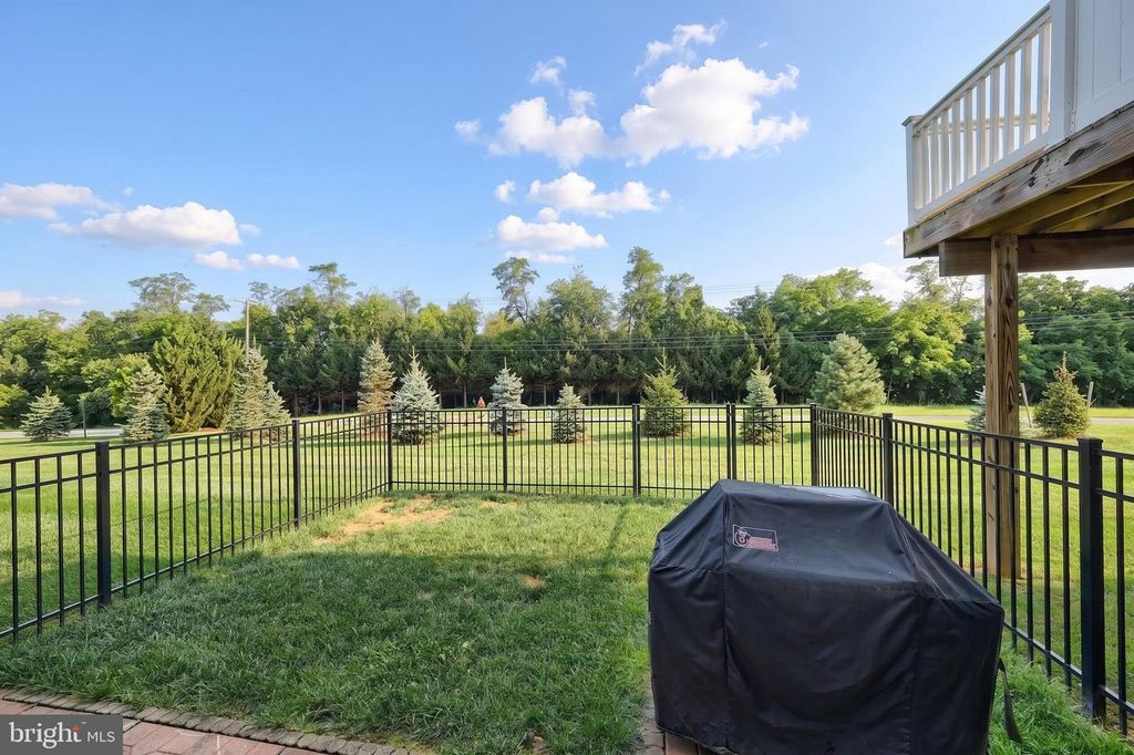Image 7 of property listing at 1247 RANNOCH LN, York, PA 17403