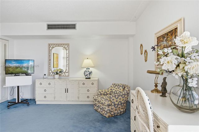 20100 W Country Club Dr 1206, Aventura, FL 33180