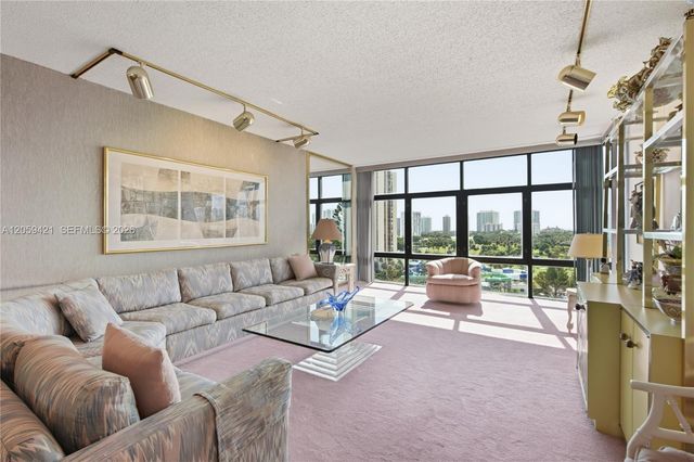 20100 W Country Club Dr 1206, Aventura, FL 33180