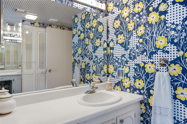 20100 W Country Club Dr 1206, Aventura, FL 33180
