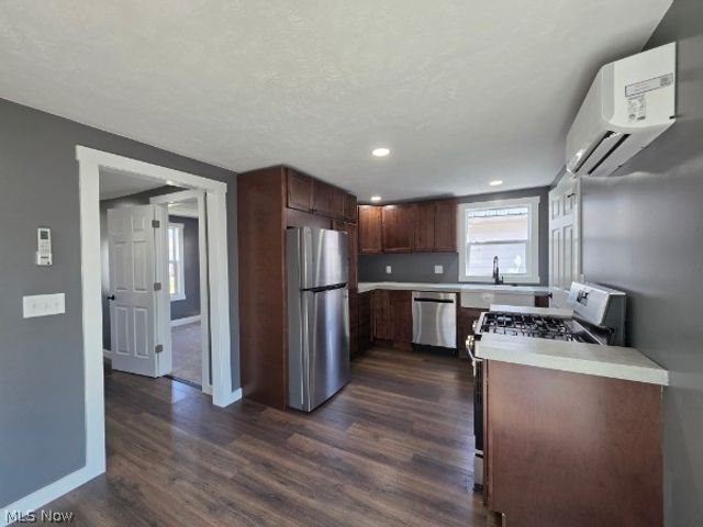 24 E Main Street, Newton Falls, OH 44444