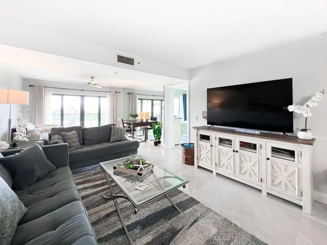 301 Ocean Bluffs Boulevard 202, Jupiter, FL 33477