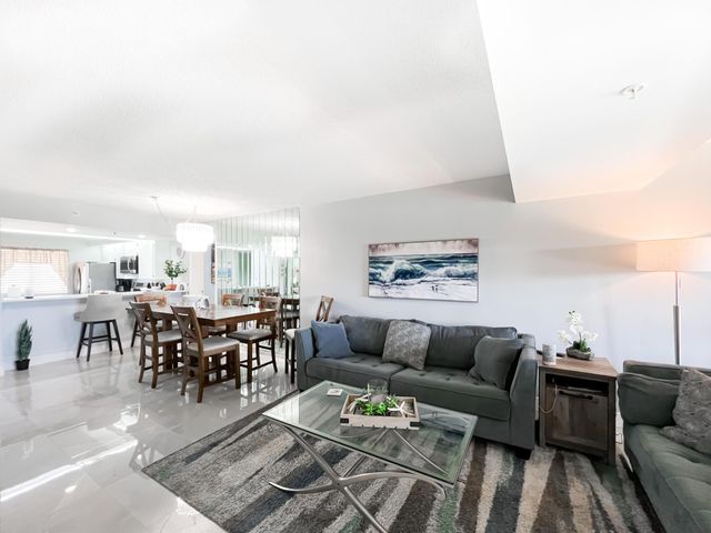 301 Ocean Bluffs Boulevard 202, Jupiter, FL 33477