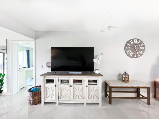 301 Ocean Bluffs Boulevard 202, Jupiter, FL 33477