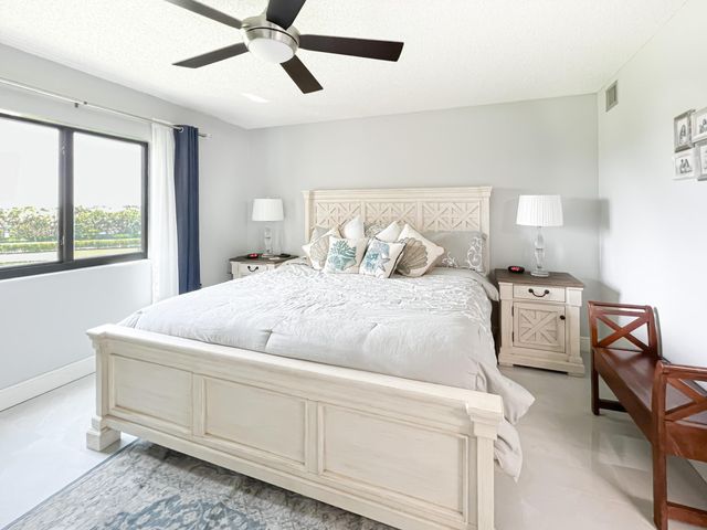 301 Ocean Bluffs Boulevard 202, Jupiter, FL 33477