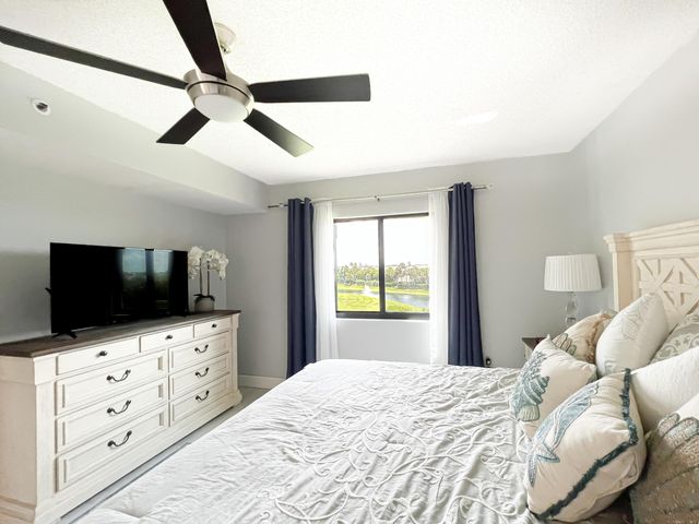 301 Ocean Bluffs Boulevard 202, Jupiter, FL 33477