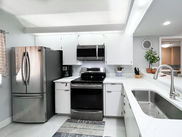 301 Ocean Bluffs Boulevard 202, Jupiter, FL 33477