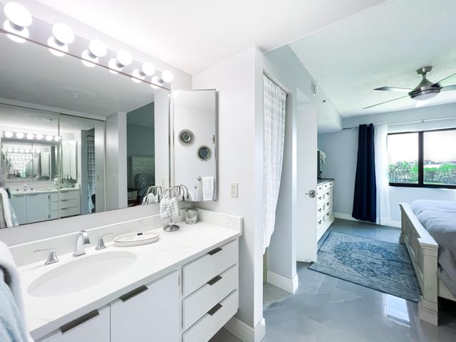 301 Ocean Bluffs Boulevard 202, Jupiter, FL 33477