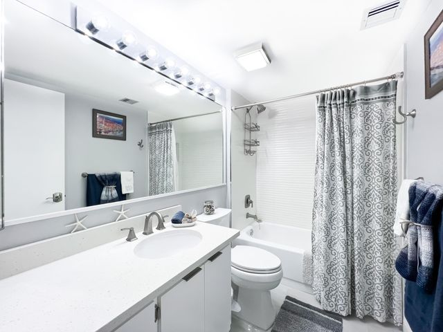 301 Ocean Bluffs Boulevard 202, Jupiter, FL 33477