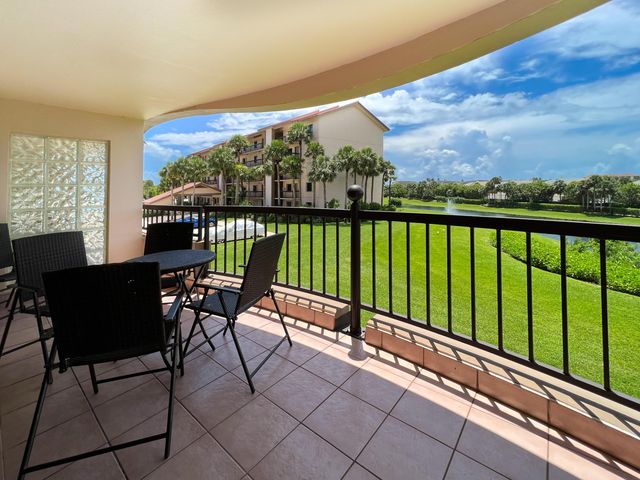 301 Ocean Bluffs Boulevard 202, Jupiter, FL 33477