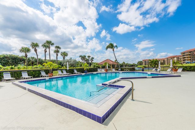 301 Ocean Bluffs Boulevard 202, Jupiter, FL 33477