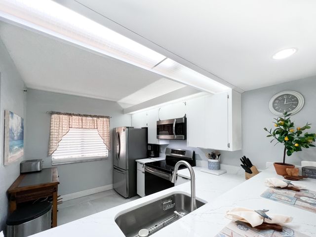 301 Ocean Bluffs Boulevard 202, Jupiter, FL 33477