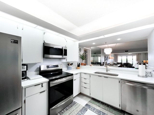 301 Ocean Bluffs Boulevard 202, Jupiter, FL 33477