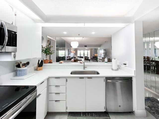 301 Ocean Bluffs Boulevard 202, Jupiter, FL 33477