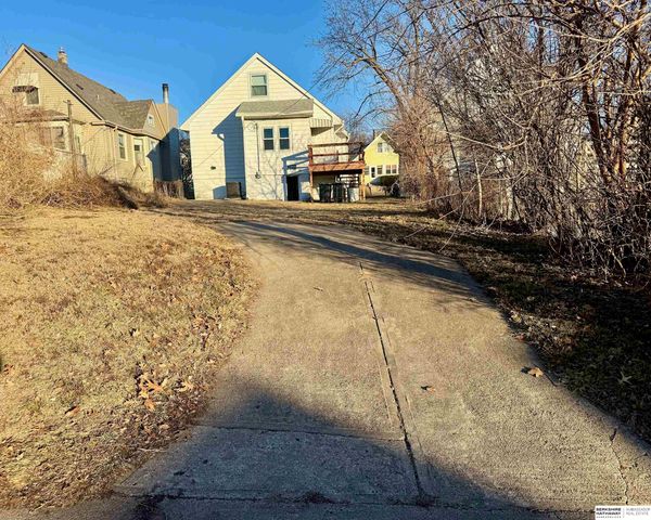 2340 S 35th Street, Omaha, NE 68105