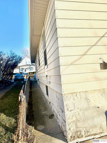 2340 S 35th Street, Omaha, NE 68105