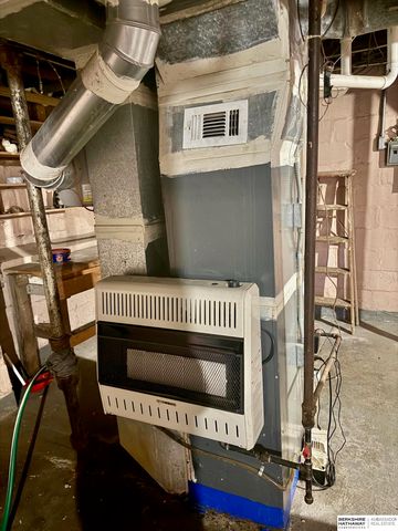 2340 S 35th Street, Omaha, NE 68105