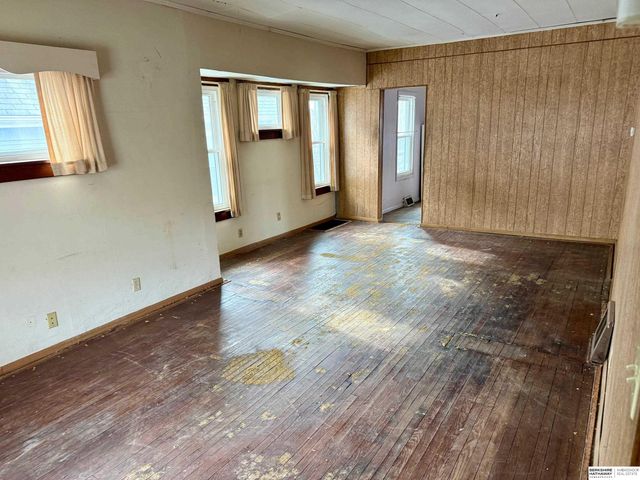 2340 S 35th Street, Omaha, NE 68105