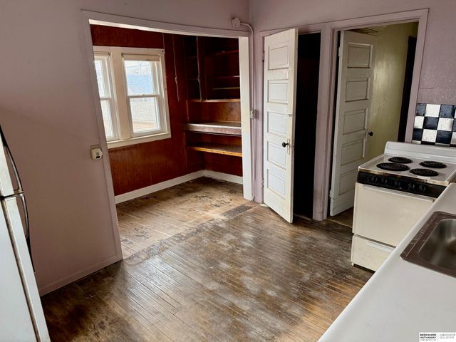 2340 S 35th Street, Omaha, NE 68105