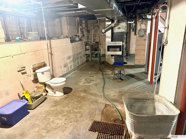 2340 S 35th Street, Omaha, NE 68105