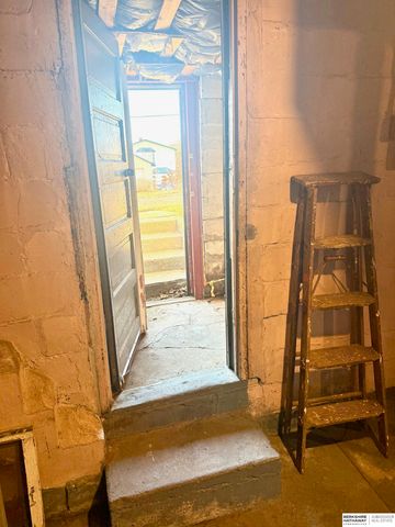 2340 S 35th Street, Omaha, NE 68105