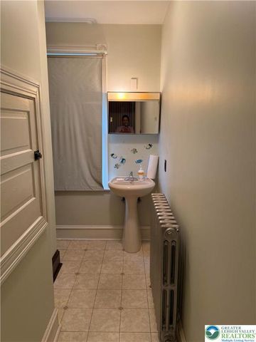 170 Whitfield Street Floor 2, Nazareth Boro, PA 18064