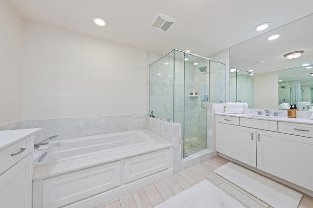 432 Bay Colony Drive N, Juno Beach, FL 33408