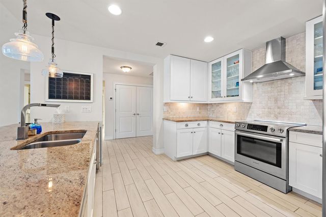 432 Bay Colony Drive N, Juno Beach, FL 33408