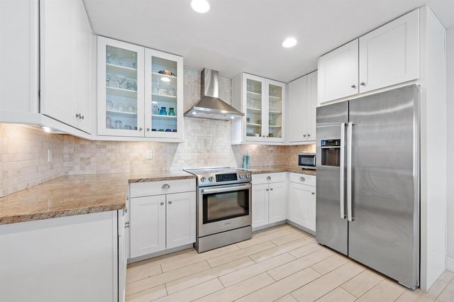 432 Bay Colony Drive N, Juno Beach, FL 33408