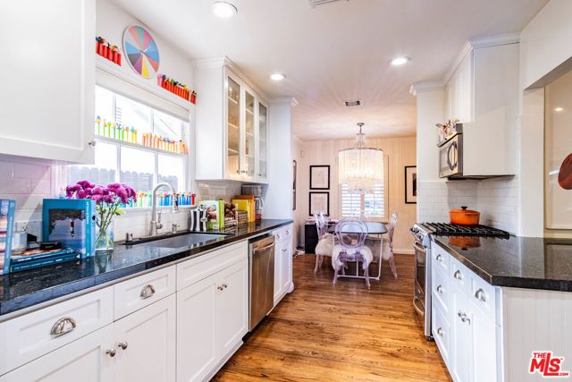 3909 Longview Valley Road, Sherman Oaks, CA 91423