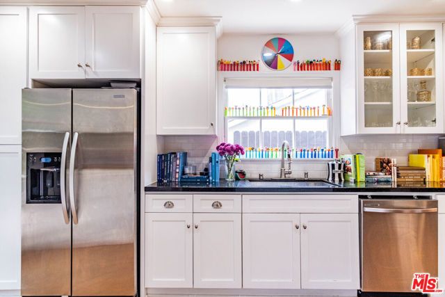 3909 Longview Valley Road, Sherman Oaks, CA 91423