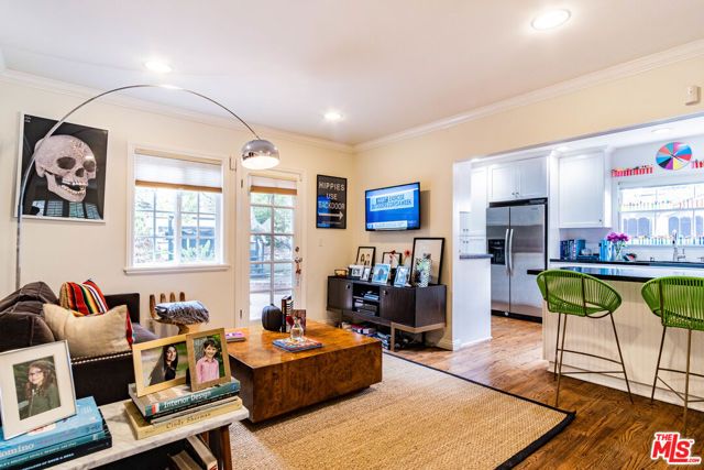 3909 Longview Valley Road, Sherman Oaks, CA 91423