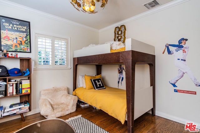 3909 Longview Valley Road, Sherman Oaks, CA 91423