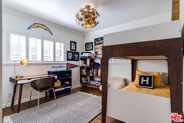 3909 Longview Valley Road, Sherman Oaks, CA 91423