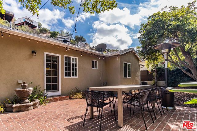 3909 Longview Valley Road, Sherman Oaks, CA 91423