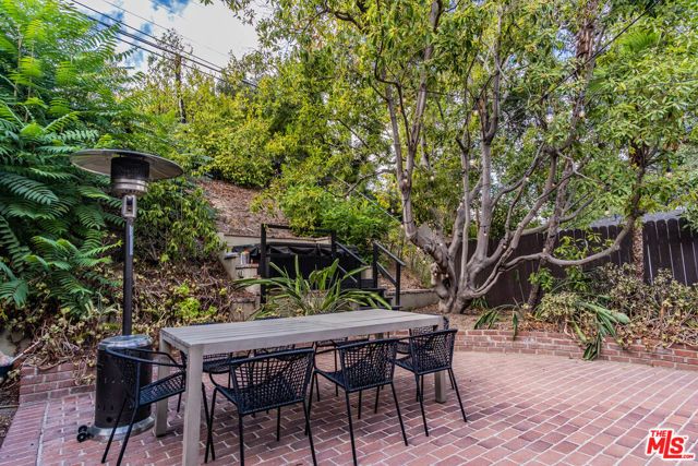 3909 Longview Valley Road, Sherman Oaks, CA 91423