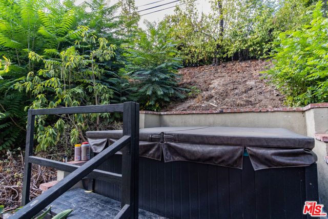 3909 Longview Valley Road, Sherman Oaks, CA 91423
