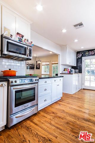 3909 Longview Valley Road, Sherman Oaks, CA 91423