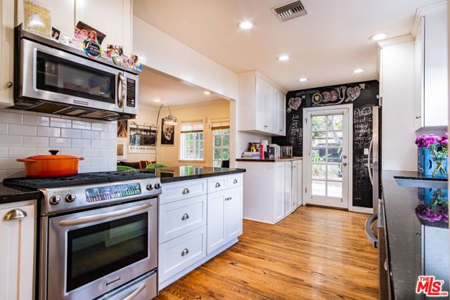 3909 Longview Valley Road, Sherman Oaks, CA 91423